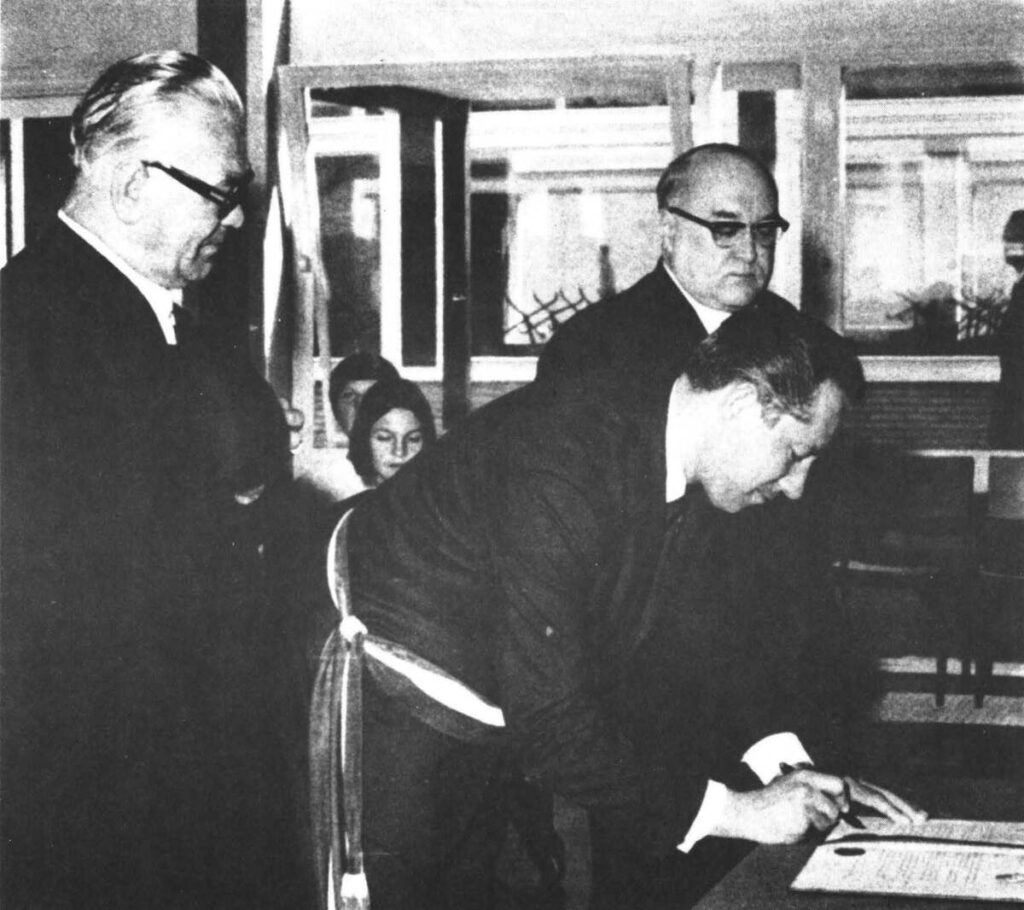 Assinatura da carta de geminação em setembro de 1966 em Groß-Umstadt